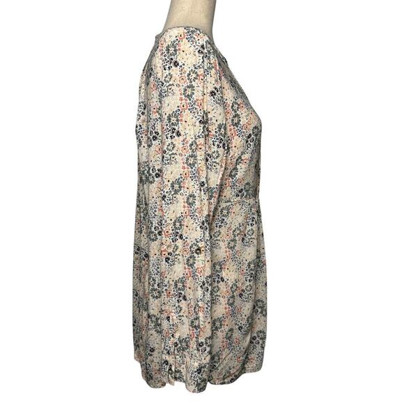 DE Collection Smocked Floral Blouse - Size L - Picture 2 of 8